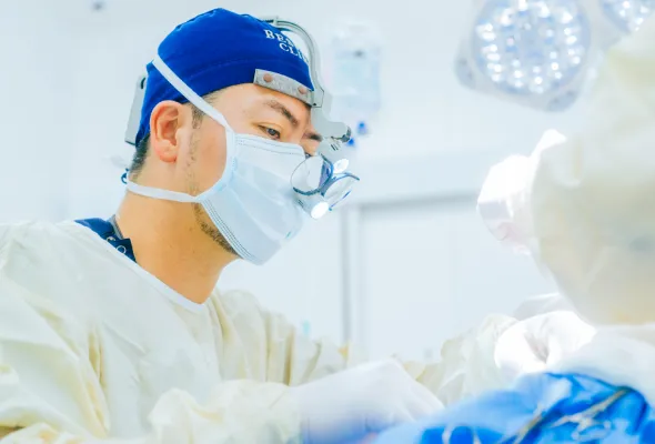 自然な仕上がりを支える、繊細な技術